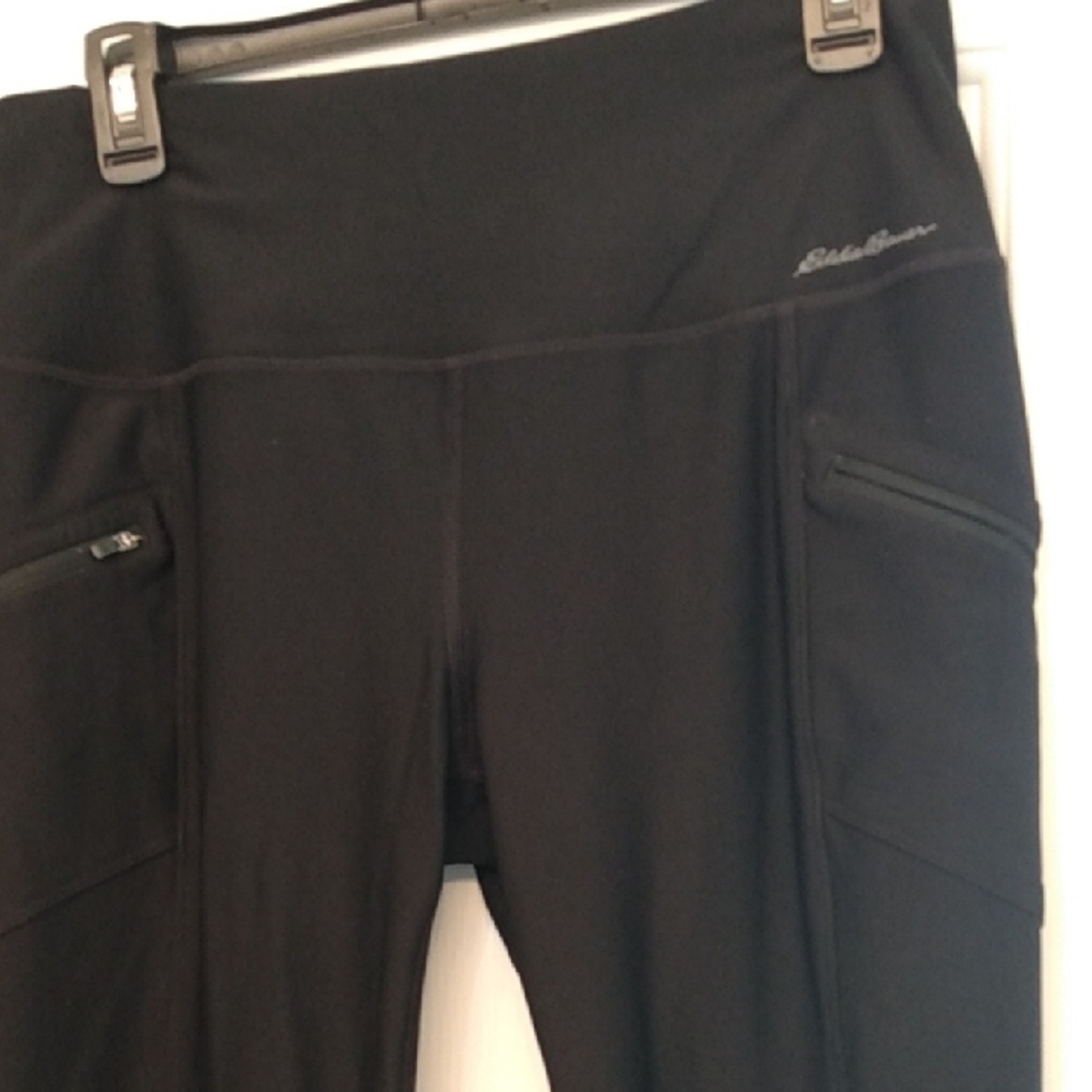 Eddie Bauer Leggings Zip Pockets and an inner Slip Pocket - Picture 4 of 15